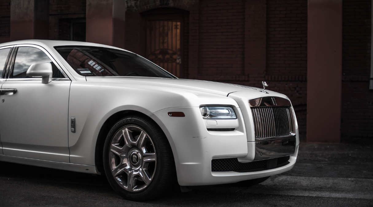 Side profile image of a white Rolls-Royce Phantom